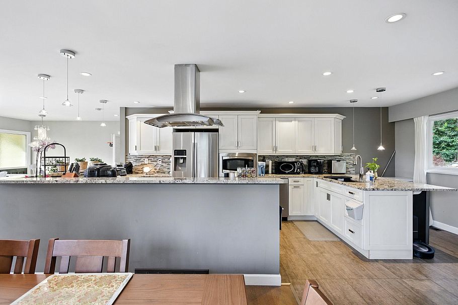 4938 Redonda Drive North Vancouver, BC - 9