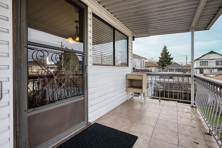 2225 E 35th Avenue Vancouver, BC - 26