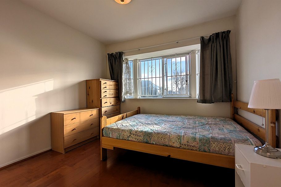 708 E 49th Avenue Vancouver, BC - 9