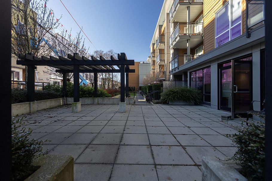 306 625 E 3rd Street North Vancouver, BC - 26