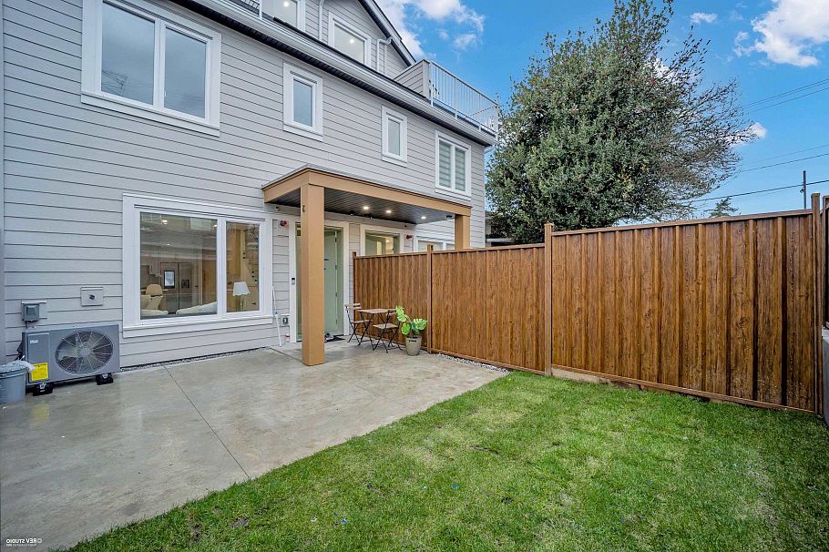 4 1577 E 58th Avenue Vancouver, BC - 1