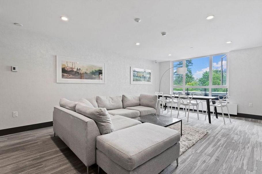 309 747 E 3rd Street North Vancouver, BC - 32