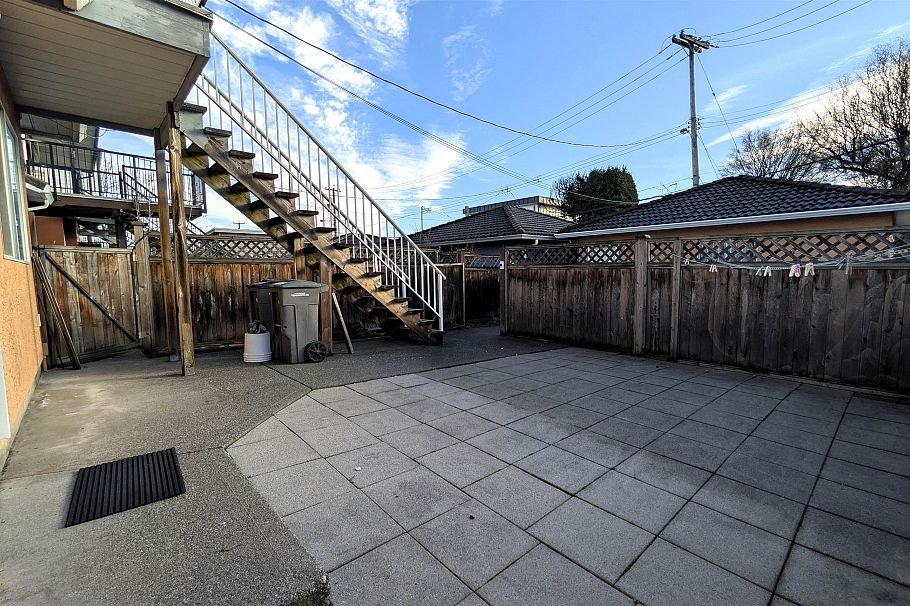 708 E 49th Avenue Vancouver, BC - 24