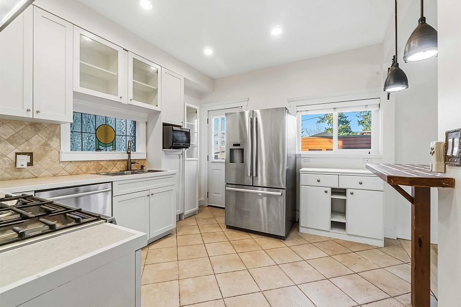 621 E 23rd Avenue Vancouver, BC - 9