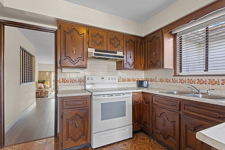 2225 E 35th Avenue Vancouver, BC - 13