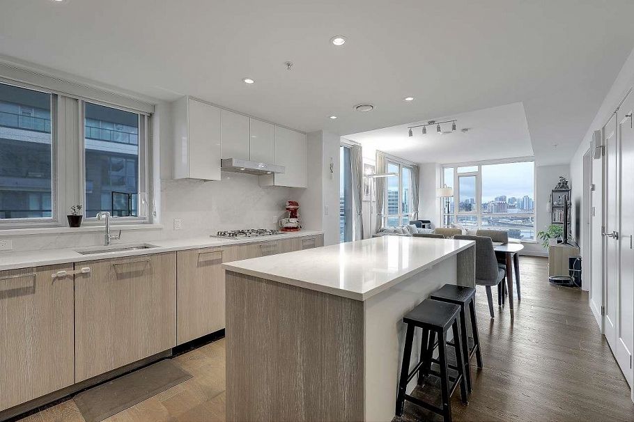 1003 3331 No. 3 Road Richmond, BC - 2