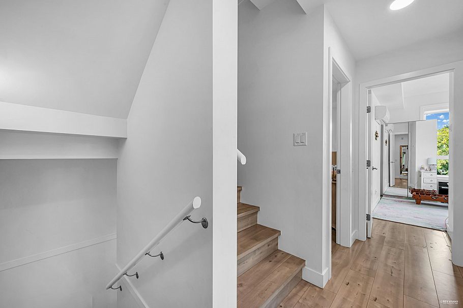 101 2035 Glenaire Drive North Vancouver, BC - 26