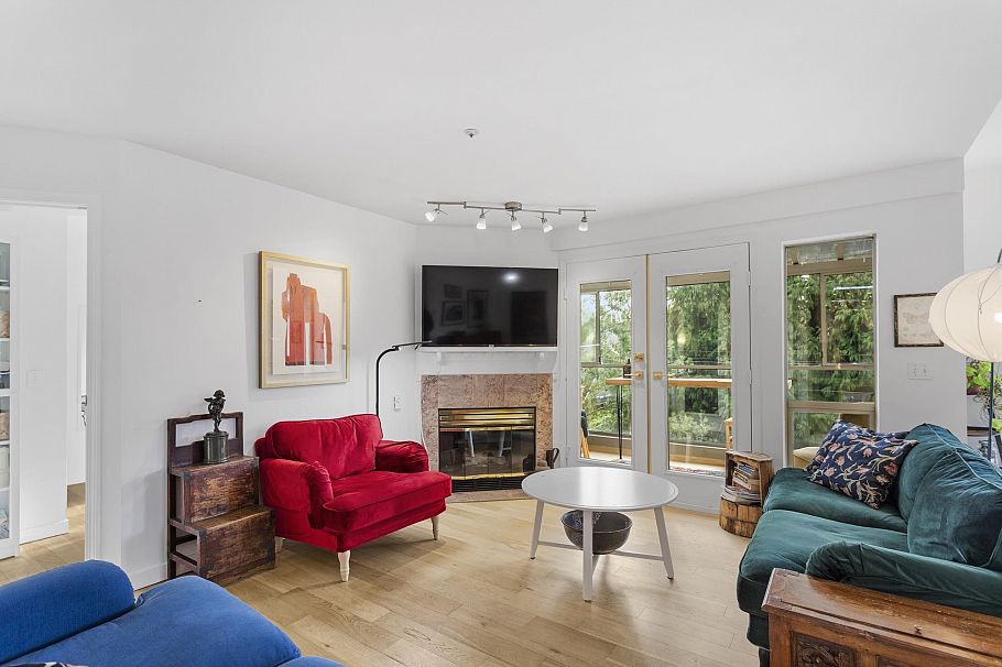 402 4688 W 10th Avenue Vancouver, BC - 4