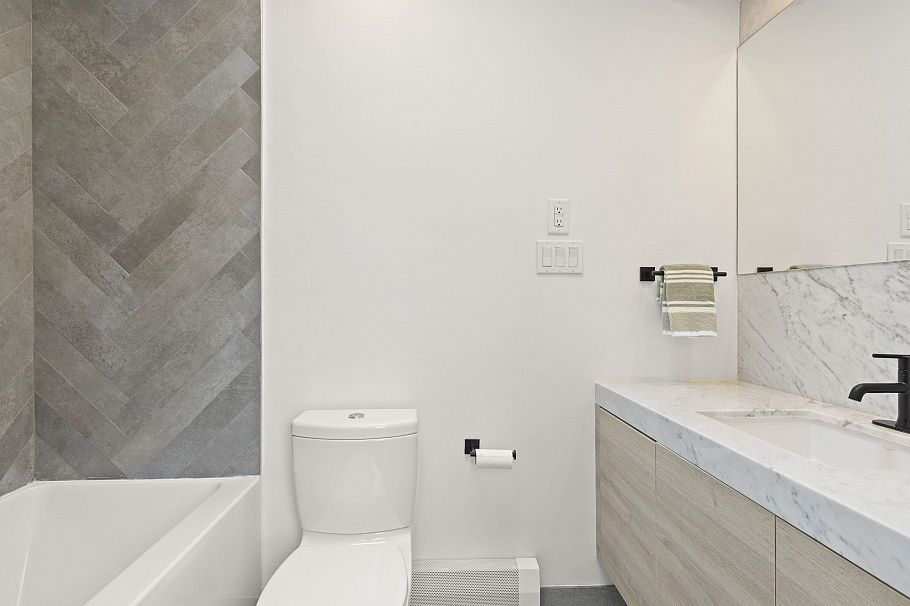 4615 W 7th Avenue Vancouver, BC - 29