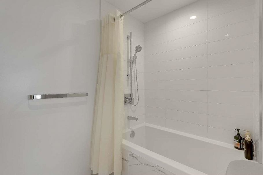 1003 3331 No. 3 Road Richmond, BC - 21