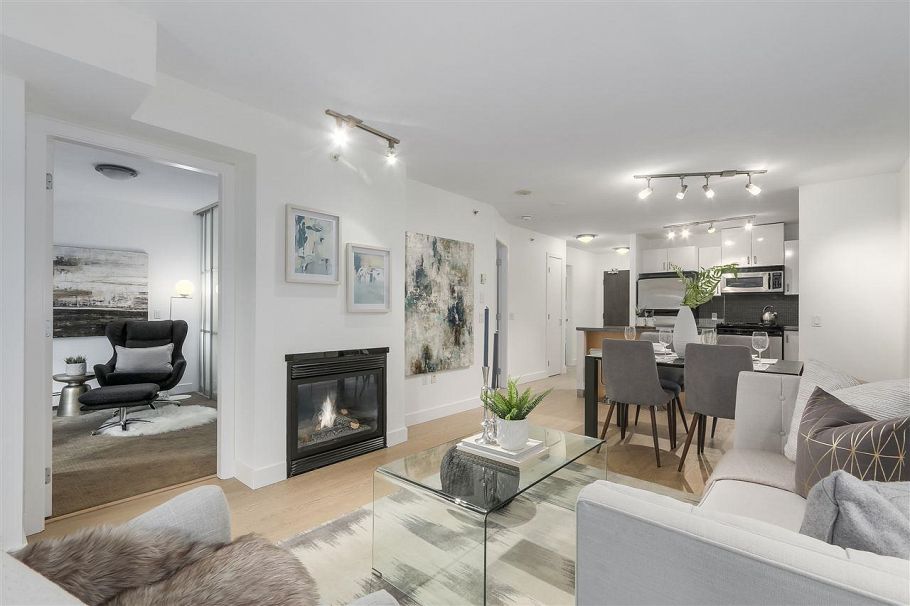 104 175 W 1st Street North Vancouver, BC - 3