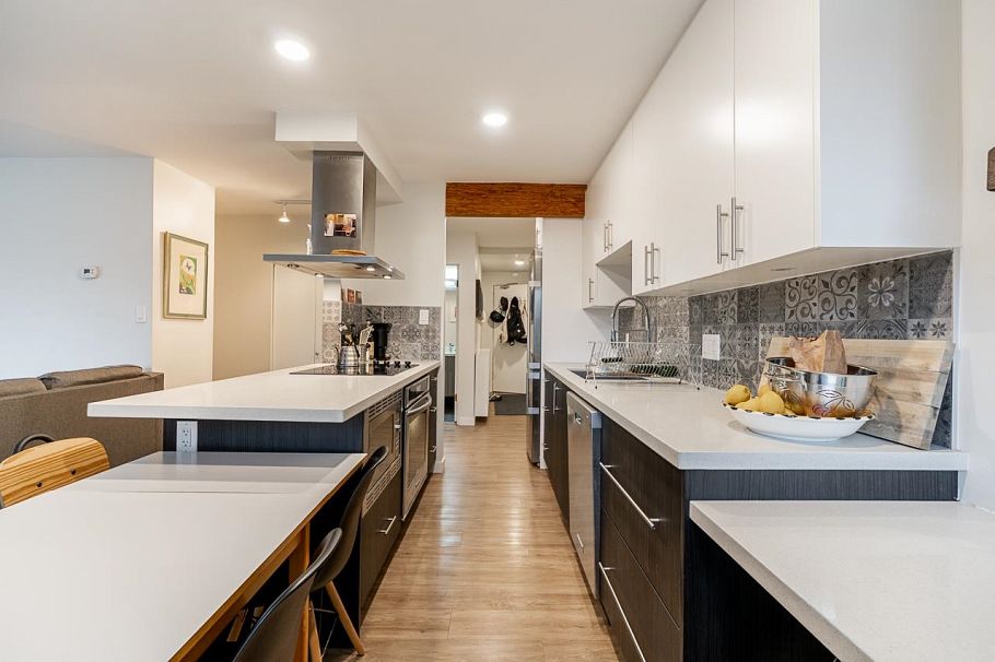 213 36 E 14th Avenue Vancouver, BC - 4