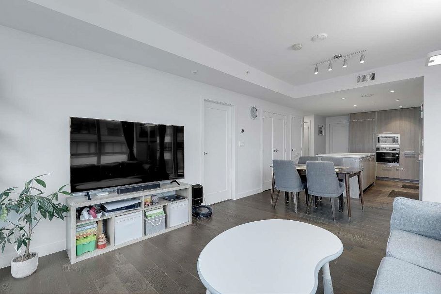 1003 3331 No. 3 Road Richmond, BC - 13