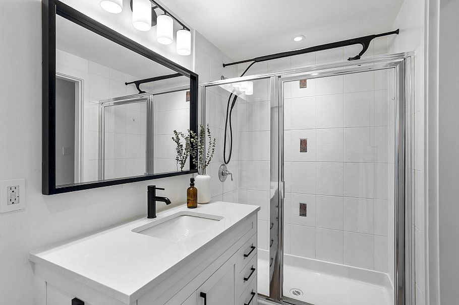 TH2 168 E Esplanade Avenue North Vancouver, BC - 27