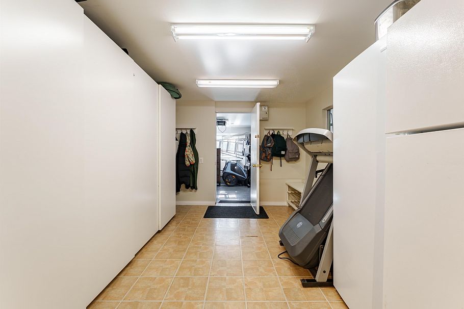 799 Plymouth Drive North Vancouver, BC - 36