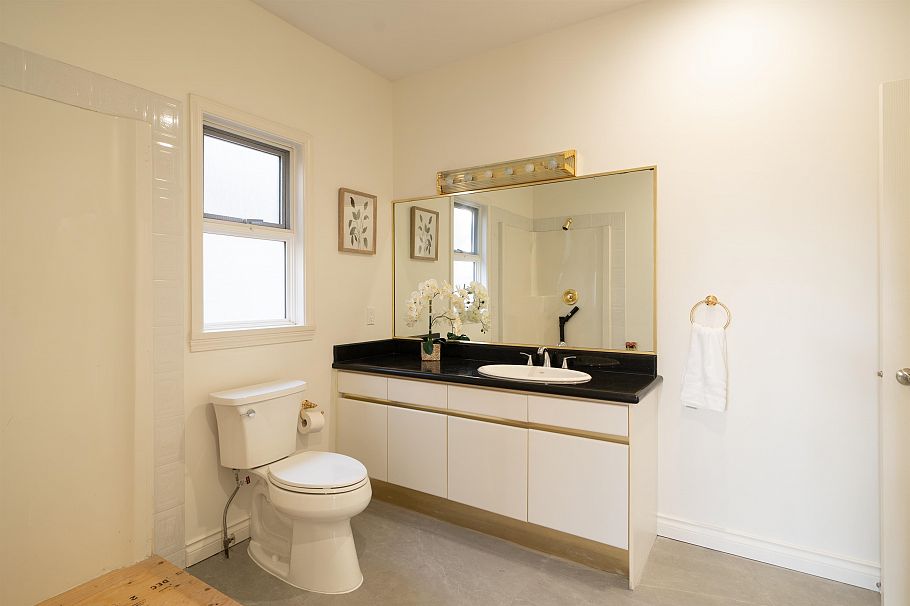 3565 W 29th Avenue Vancouver, BC - 11