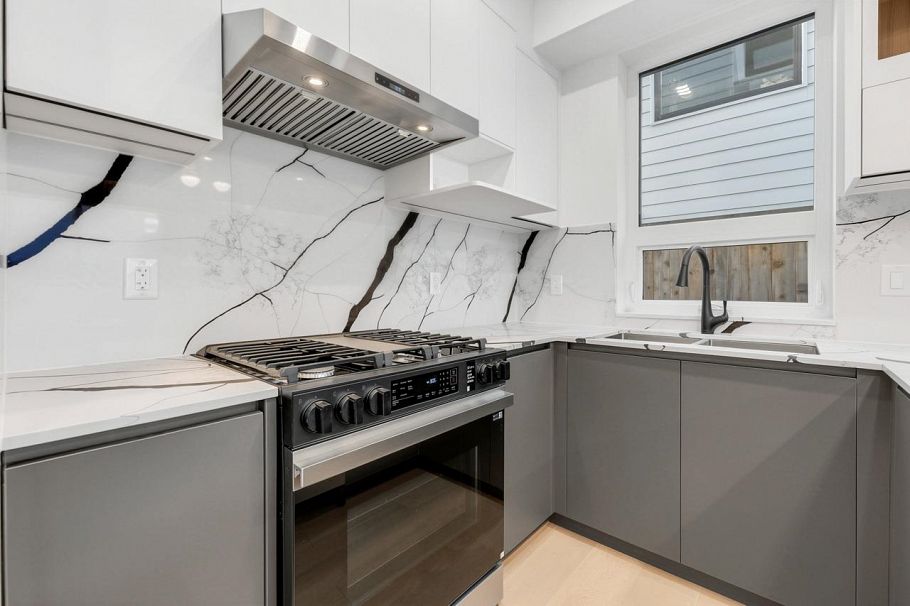 2 3547 E Georgia Street Vancouver, BC - 8