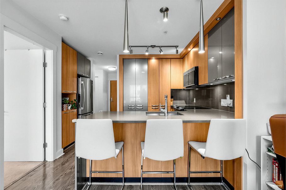 307 733 W 14 Street North Vancouver, BC - 9