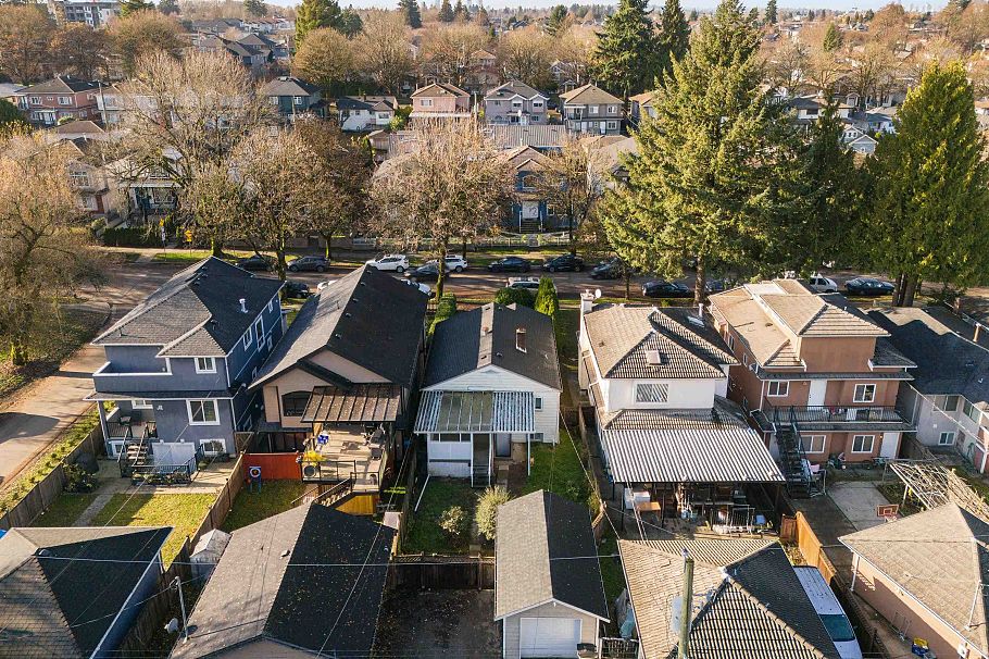 5556 Earles Street Vancouver, BC - 28