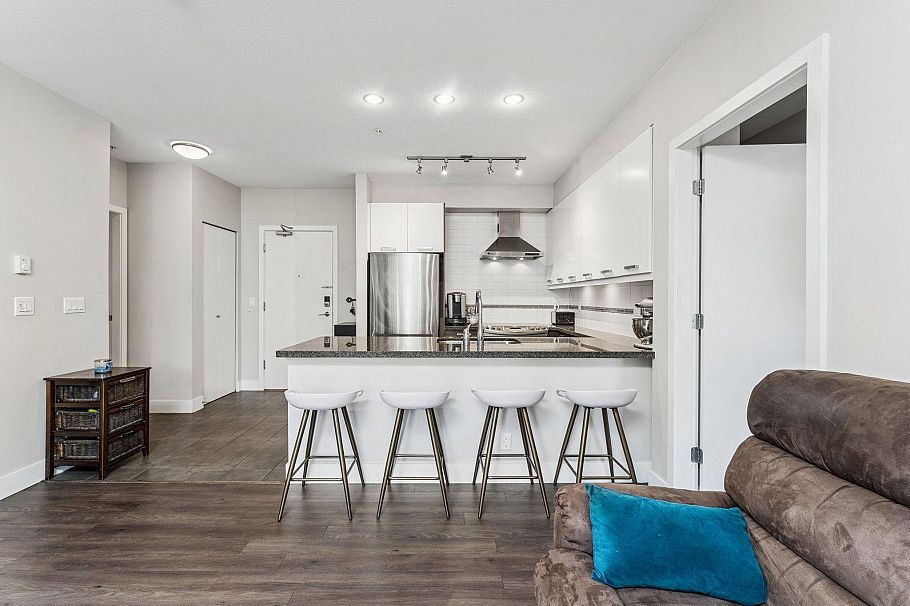 302 1273 Marine Drive North Vancouver, BC - 12