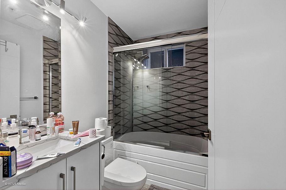 1052 E 50th Avenue Vancouver, BC - 13