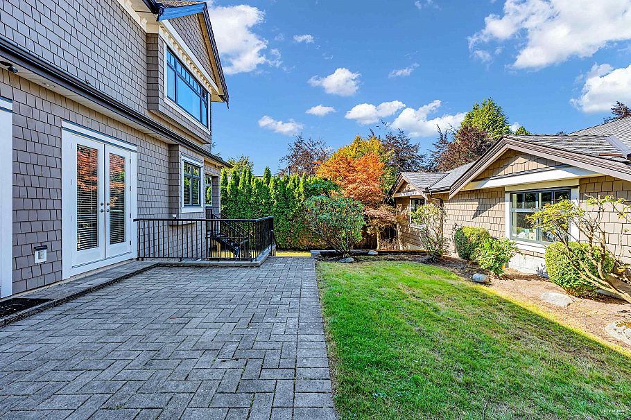 2069 W 28th Avenue Vancouver, BC - 3