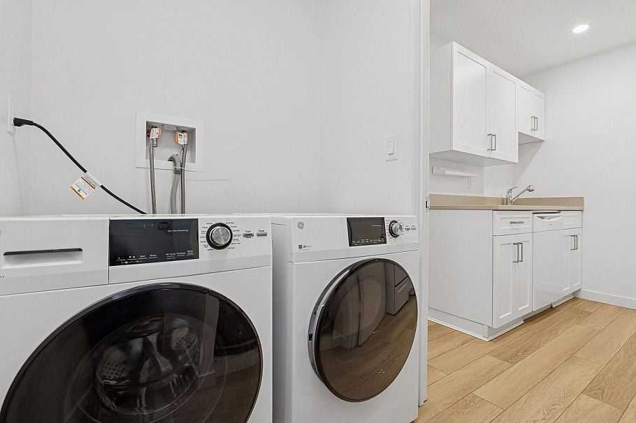 879 Westview Crescent North Vancouver, BC - 16