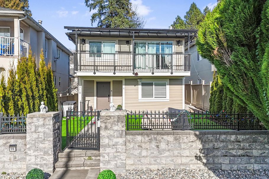 510 25th  W Street North Vancouver, BC - 1