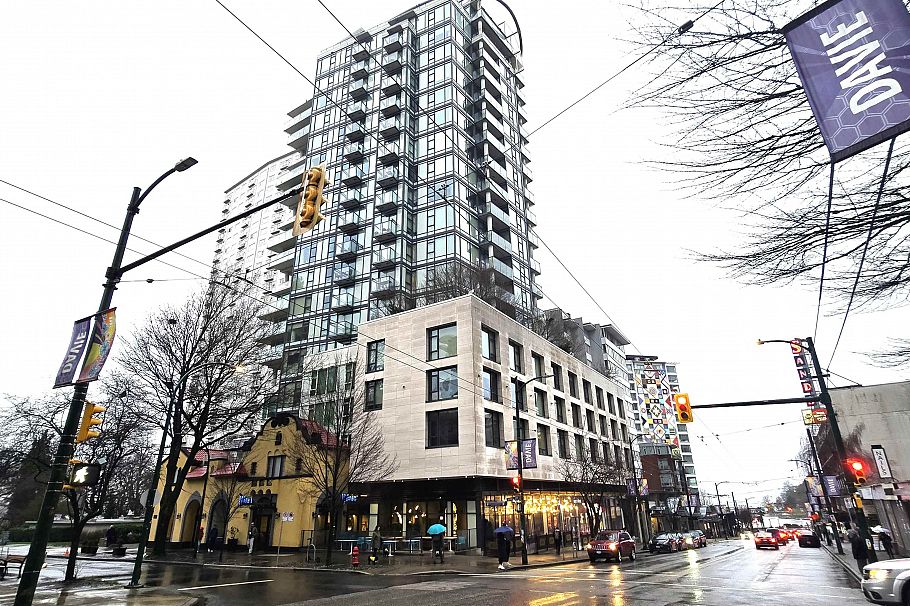 1103 1221 Bidwell Street Vancouver, BC - 2