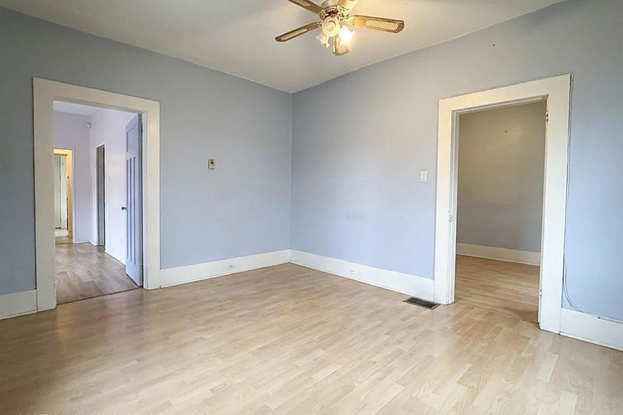 2354 E 33rd Avenue Vancouver, BC - 12