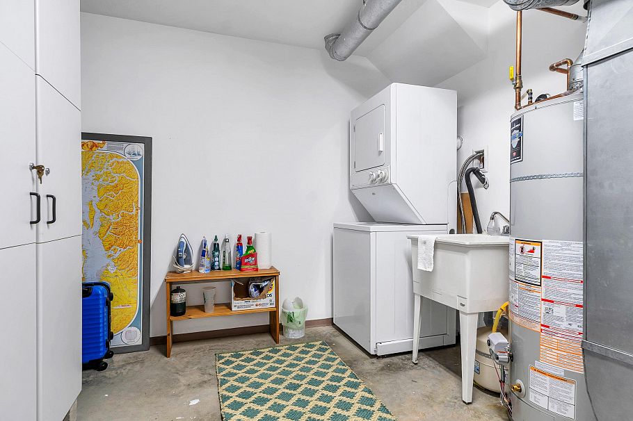 4 328 E 2nd Street North Vancouver, BC - 40