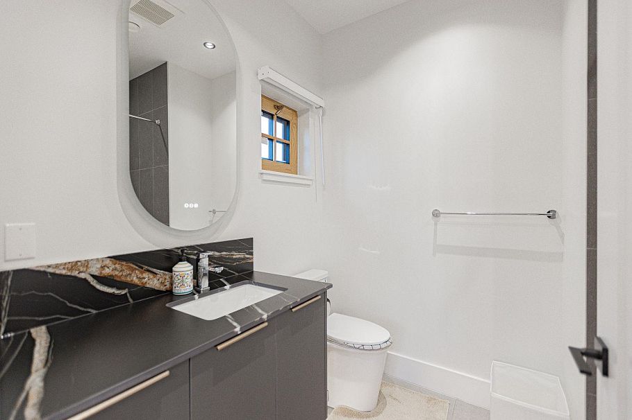 2051 W King Edward Avenue Vancouver, BC - 38