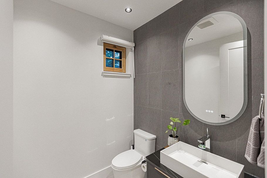 2051 W King Edward Avenue Vancouver, BC - 23