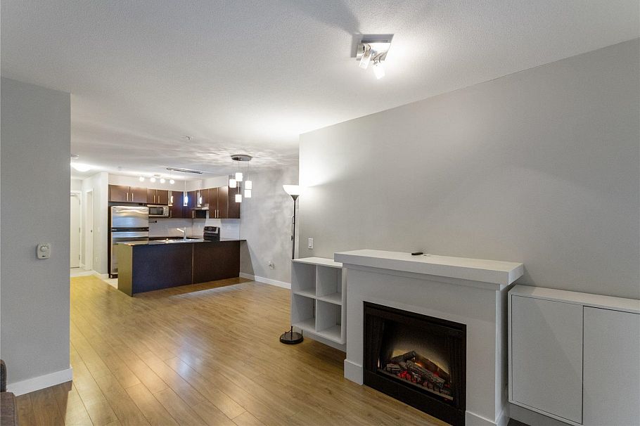 310 1633 Mackay Avenue North Vancouver, BC - 4