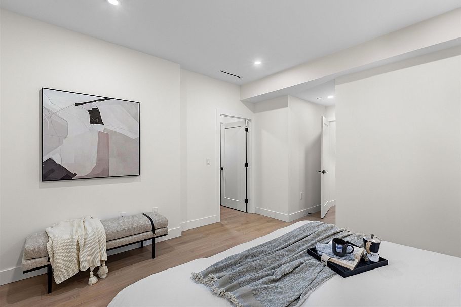 1 435 E 47th Avenue Vancouver, BC - 11