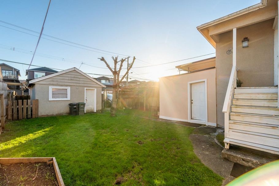 1032 E 49th Avenue Vancouver, BC - 15