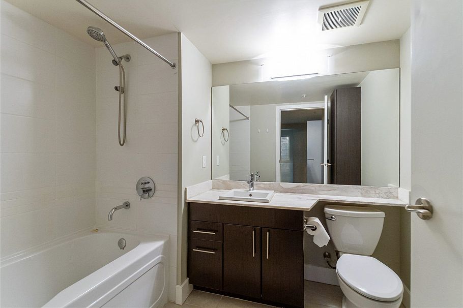 310 1633 Mackay Avenue North Vancouver, BC - 14