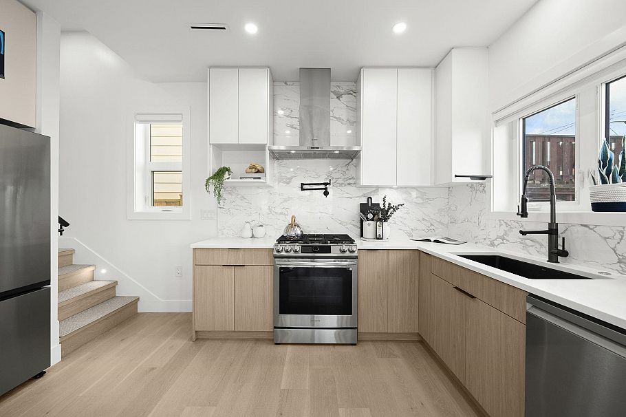 3192 E 23rd Avenue Vancouver, BC - 11