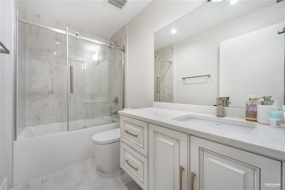 510 25th  W Street North Vancouver, BC - 32