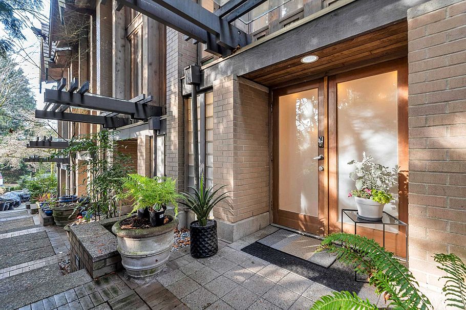 4 328 E 2nd Street North Vancouver, BC - 4