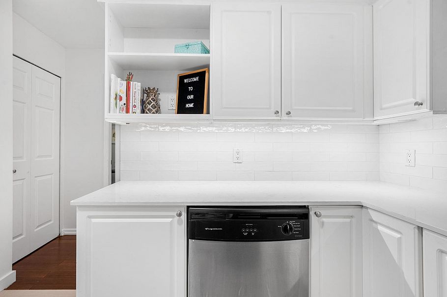 215 3600 Windcrest Drive North Vancouver, BC - 17