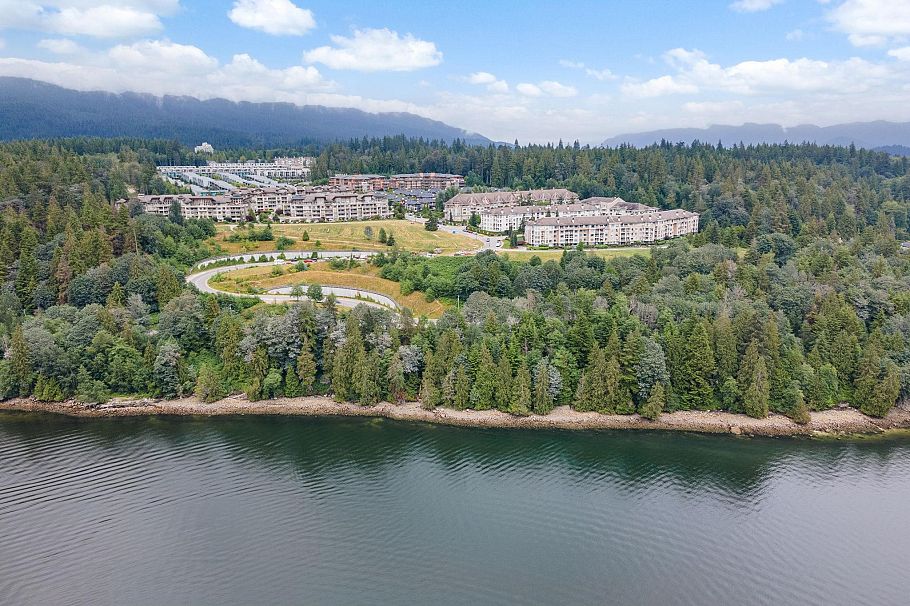 215 3600 Windcrest Drive North Vancouver, BC - 32