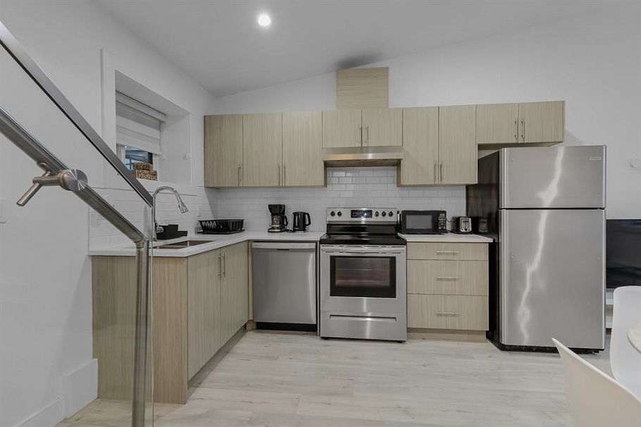 1412 E 63rd Avenue Vancouver, BC - 26