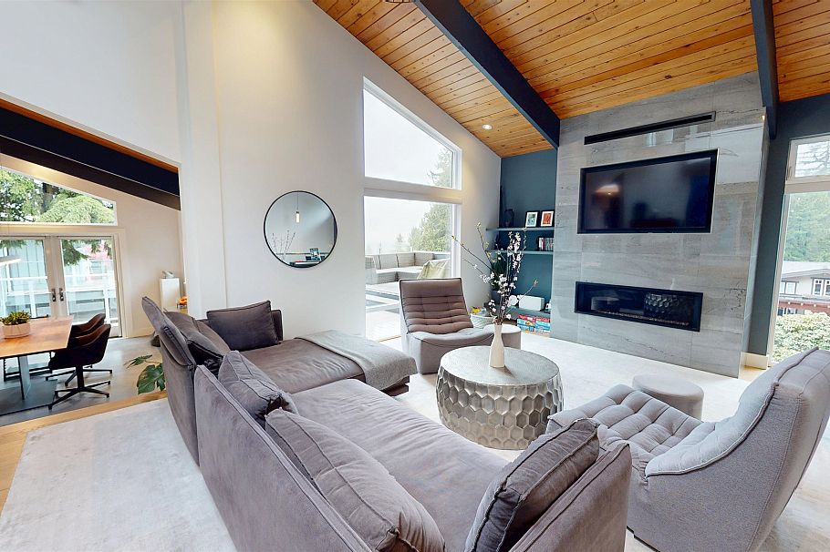 4062 Norwood Avenue North Vancouver, BC - 2