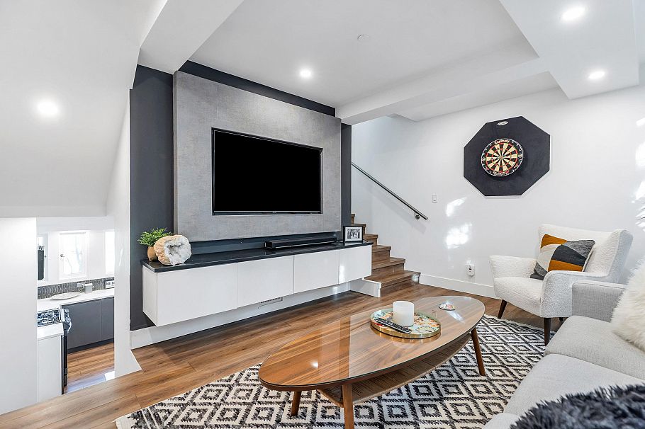 4 328 E 2nd Street North Vancouver, BC - 20