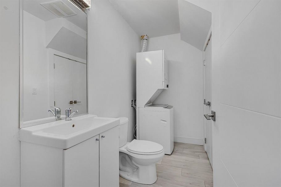 1412 E 63rd Avenue Vancouver, BC - 32