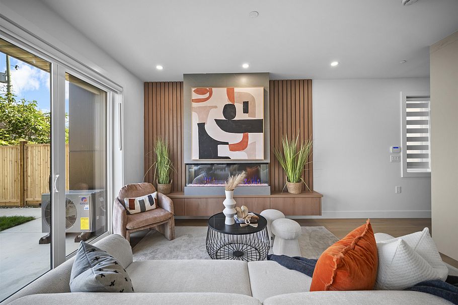 2 3563 E 25th Avenue Vancouver, BC - 5