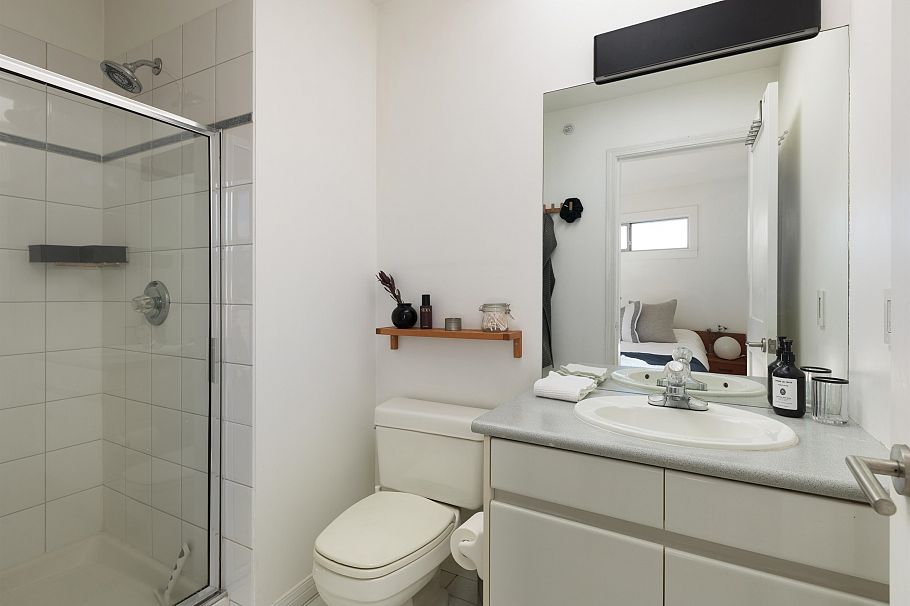 3260 W 8th Avenue Vancouver, BC - 26