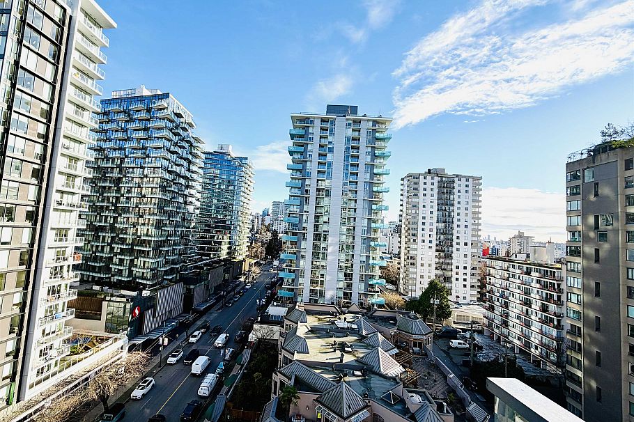 1103 1221 Bidwell Street Vancouver, BC - 3