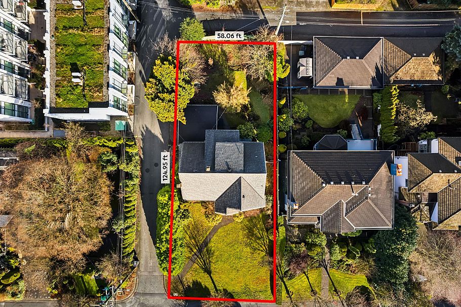 475 W 27th Avenue Vancouver, BC - 1